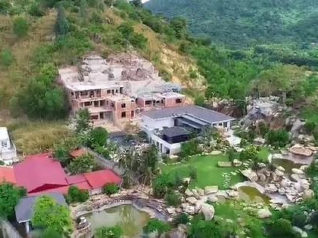An ninh - Xã hội - CLIP: Biệt thự "khủng" xây trên đất quốc phòng của giám đốc vừa bị bắt về hành vi lừa đảo