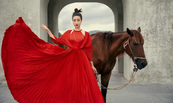 Hoa hậu Đỗ Mỹ Linh gợi ý chọn trang phục áo tứ thân cách điệu cho mùa Tết Tân Sửu - 3