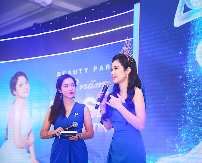 Diễn viên Việt Trinh xuất hiện đẹp tựa nữ thần tại Phan Thiết - 2