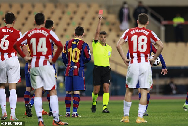 Messi nhận thẻ đỏ trực tiếp sau pha đánh người