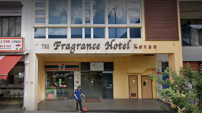 Khách sạn nơi người chồng đứng ngoài đợi vợ cùng nhân tình.