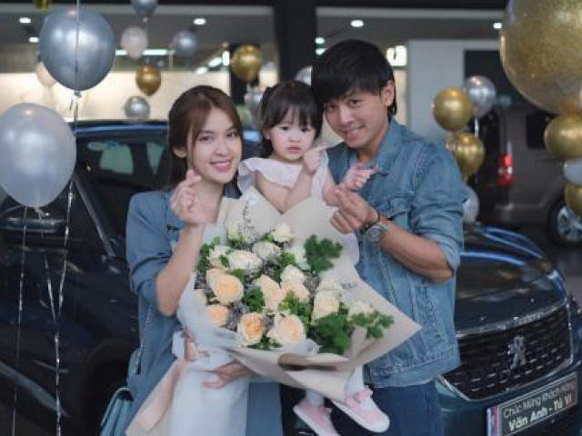 Thị trường - Tiêu dùng - Bóc giá xế hộp của cặp đôi "Bếp Hát" Tú Vi - Văn Anh