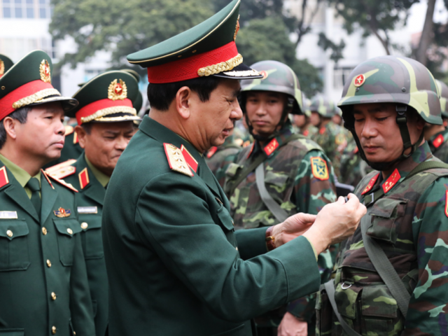 Tin tức trong ngày - Tướng Phan Văn Giang giao nhiệm vụ đặc biệt cho Lữ đoàn cận vệ thép