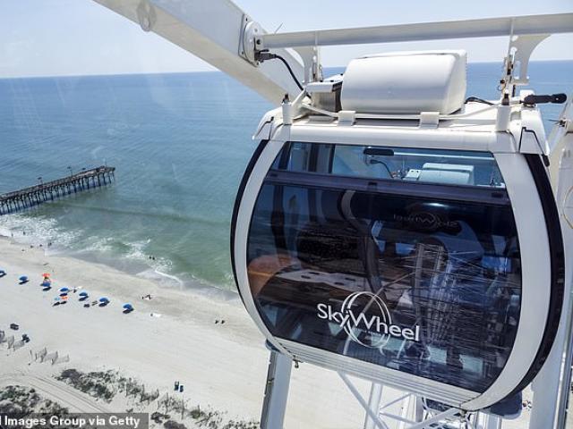 Phi thường - kỳ quặc - Làm "chuyện ấy" công khai trên đu quay, cặp đôi phải trả giá đắt