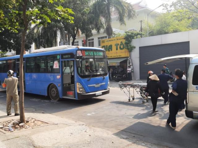 Tin tức trong ngày - Cụ bà bán vé số chết thảm dưới bánh xe buýt trên đường phố Sài Gòn