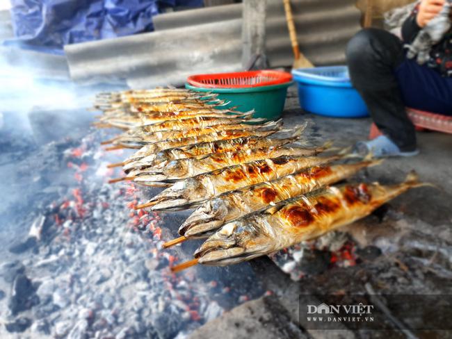 Những con cá nục vàng ươm, thơm lừng cả một đoạn đường xã Hộ Độ, huyện Lộc Hà, tĩnh Hà Tĩnh