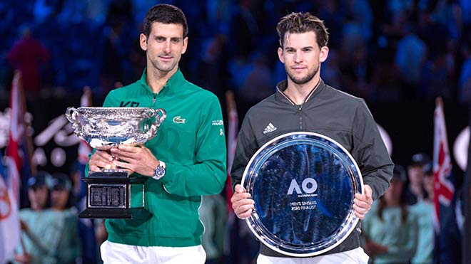 Djokovic (trái) đã 2 năm liên tiếp trở lại đây vô địch đơn nam Australian Open