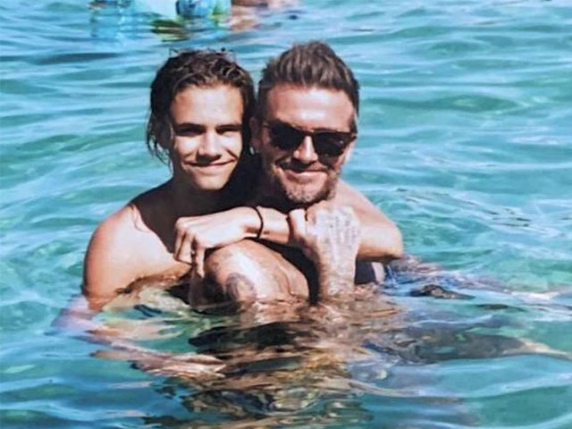 Làm đẹp - Cậu thứ nhà Beckham khoe body 6 múi nhưng vẫn thua người cha U50