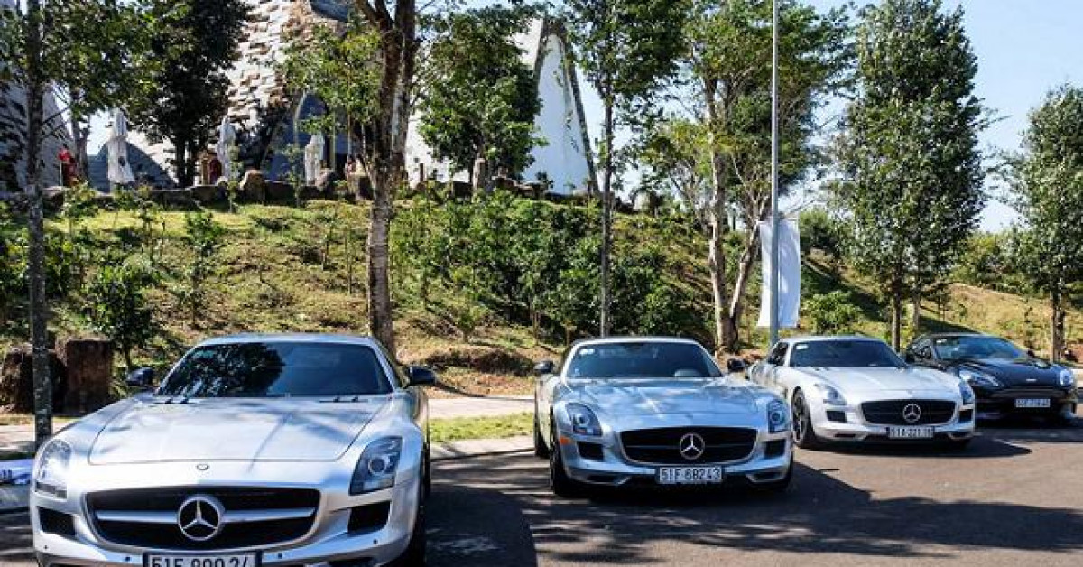 Kinh doanh - Đại gia Đặng Lê Nguyên Vũ khoe dàn siêu xe trăm tỷ tại sự kiện