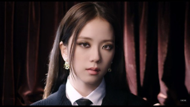 Không hổ danh “idol xinh như Hoa hậu”, Jisoo cứ trang điểm mắt khói lại đẹp hút hồn - 3