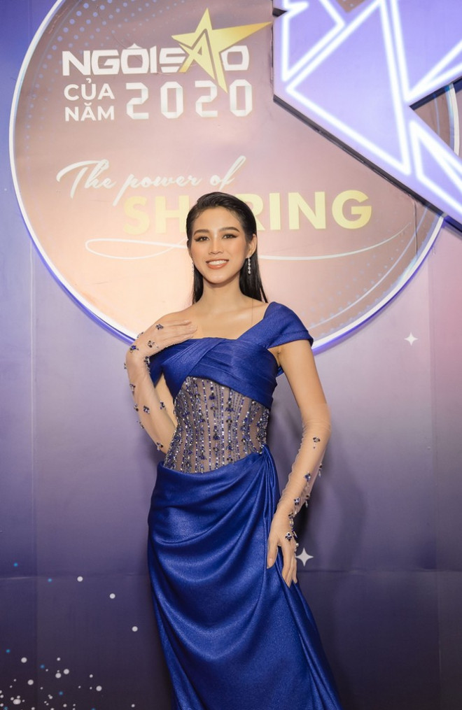 Hoa hậu Đỗ Mỹ Linh diện váy cúp ngực cực sâu, đọ sắc cùng Đỗ Thị Hà, Lương Thùy Linh trên thảm đỏ Ngôi sao - 1