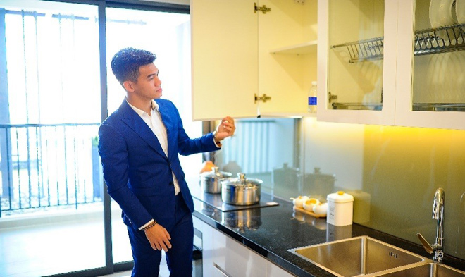 Tiến Linh tìm hiểu rất kỹ từng không gian trong căn hộ