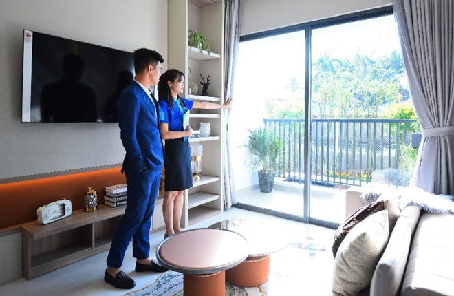 "Nội thất bàn giao sang trọng, không gian ấm cúng. Linh rất hài lòng về cách bố trí các căn phòng", anh nói.