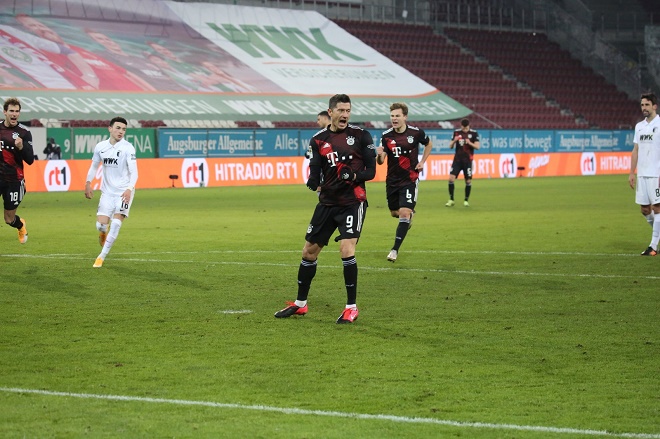 Video Augsburg - Bayern Munich: Siêu sao lên tiếng, sụp đổ trên chấm penalty - 1