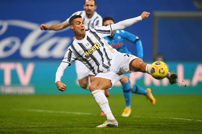Video Juventus - Napoli: Ronaldo rực sáng, chốt hạ phút bù giờ - 1