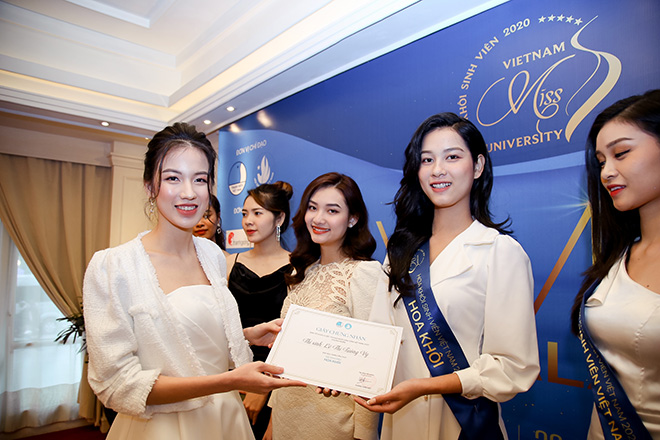 Vừa đăng quang, Hoa khôi, á khôi Sinh viên Việt Nam trở thành Gương mặt đại diện của Eva de Eva - 3