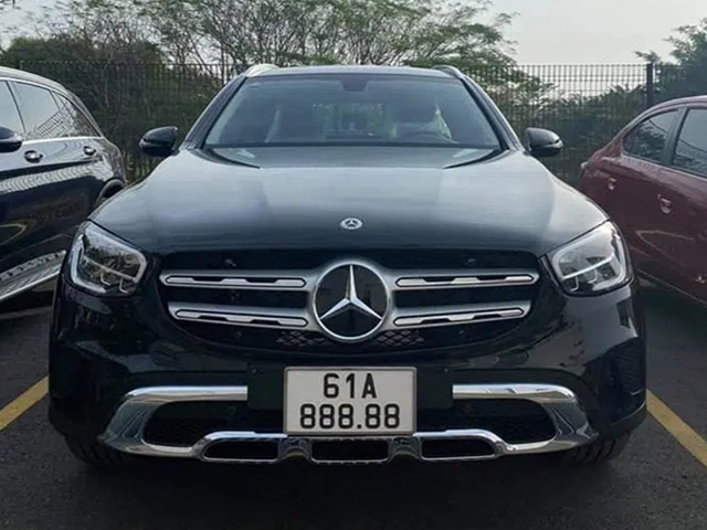 Tin tức ô tô - Chủ xe Mercedes-Benz GLC 200 bấm được biển số "năm con 8" khiến bao người trầm trồ