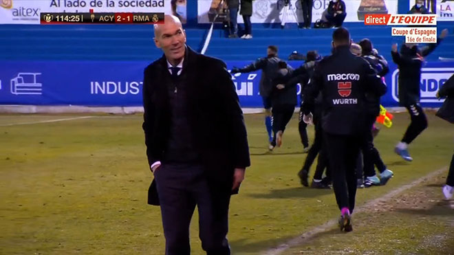 Real Madrid thua sốc đội hạng 3 TBN: Fan giận dữ vì nụ cười Zidane - 4