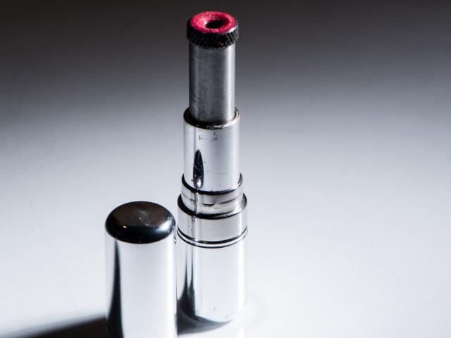 Media - "Nụ hôn Thần Chết": Vũ khí tinh vi chết người của điệp viên thời xưa