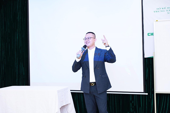 CEO Vũ Việt Linh.