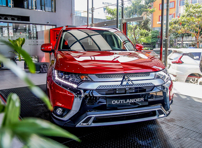 Giá xe Mitsubishi Outlander lăn bánh tháng 1/2021 - 1