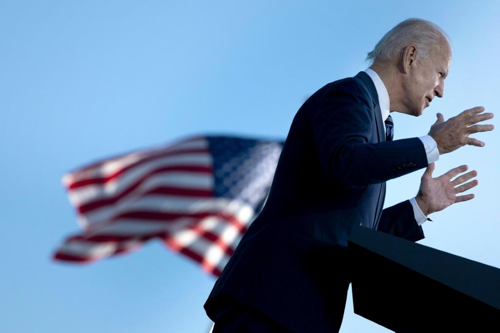 Ông Biden quyết tâm đẩy lùi dịch Covid-19 ở Mỹ bằng 10 lệnh hành pháp (ảnh: Reuters)
