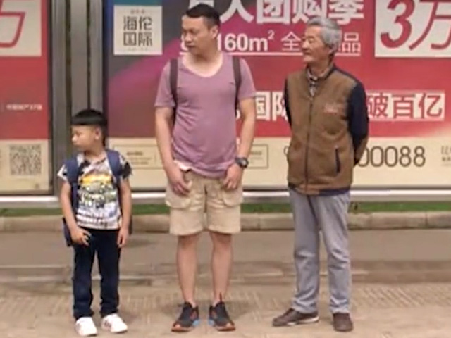 Cười 24H - Phải luôn biết "kính trên nhường dưới" ở nơi công cộng