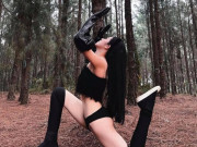Thời trang - Hot girl Việt gây xôn xao vì mặc nội y, tạo dáng quỳ giữa rừng thông kỳ dị
