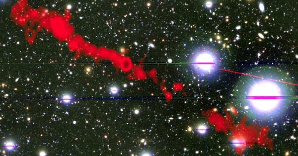 Một phần của 2 thiên hà vô tuyến khổng lồ được "nhìn thấy" dưới ánh sáng đỏ - Ảnh: Đài thiên văn vô tuyến Nam Phi