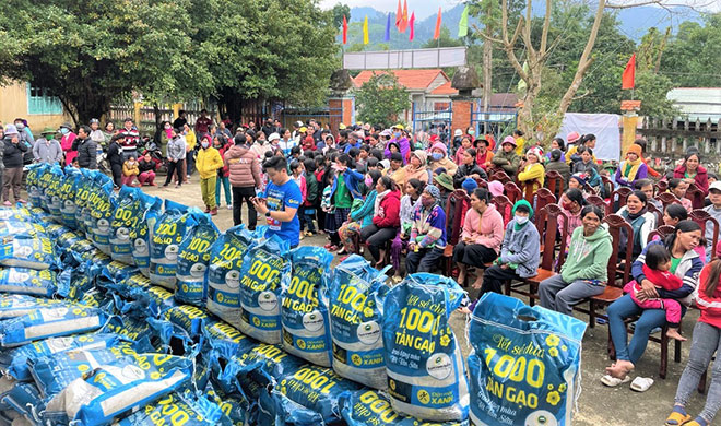 Sức lan tỏa từ chương trình ‘Tết sẻ chia’ - ngàn tấn gạo trao khắp Việt Nam - 1