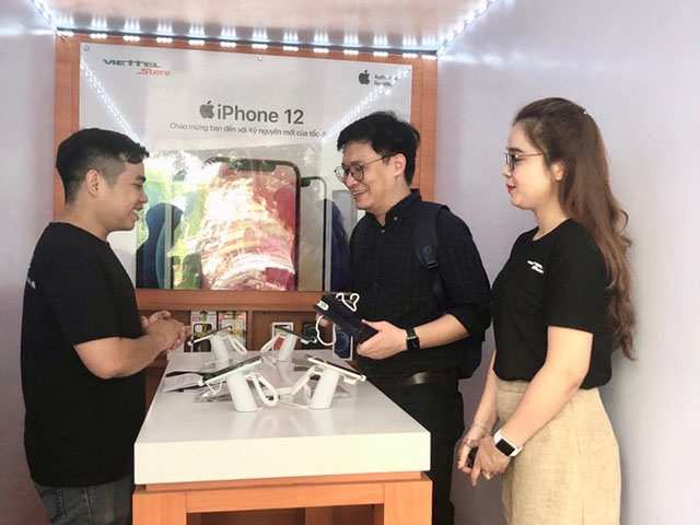 Nên chọn iPhone 12 và 12 mini màu gì để du Xuân cho chất?