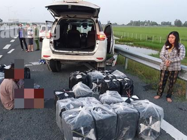Pháp luật - Truy bắt 2 vợ chồng bỏ ôtô biển số giả trên đường cao tốc để chạy thoát thân