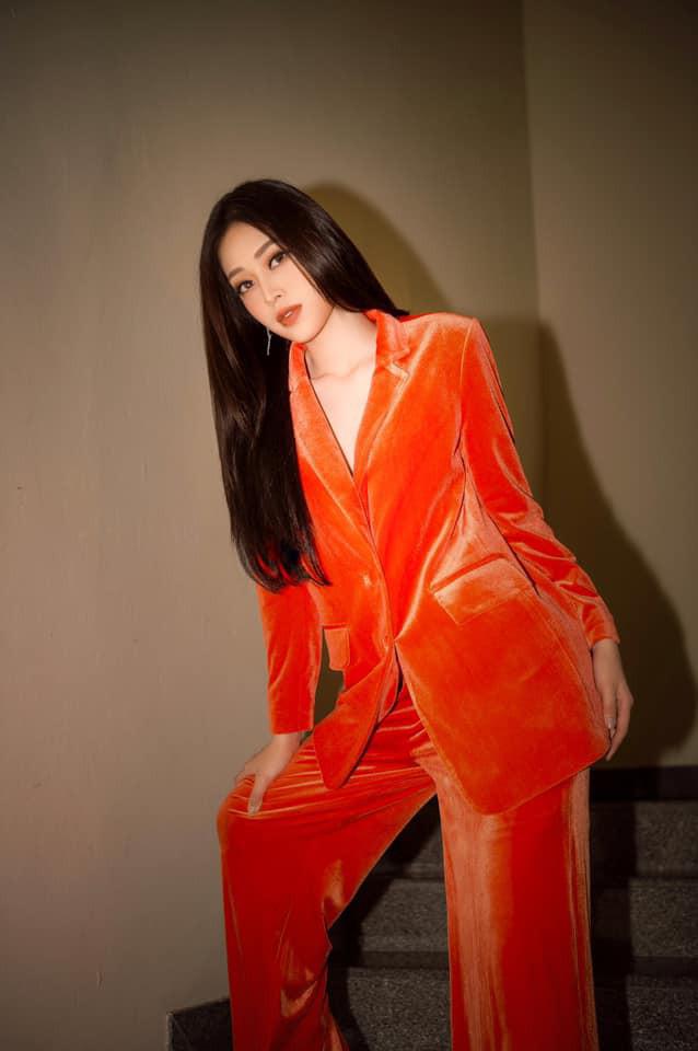 Mai Phương Thúy mặc kín mít vẫn gợi cảm, Diễm Hương khoe dáng nóng bỏng với bikini - 14