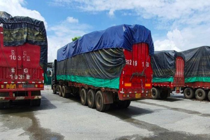 Hải quan đã bắt giữ gần 100 xe tải mang biển kiểm soát Trung Quốc chở hàng không có người nhận