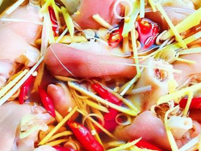 Ẩm thực - Cách làm chân giò ngâm sả ớt chua ngọt, mang hương vị Tết