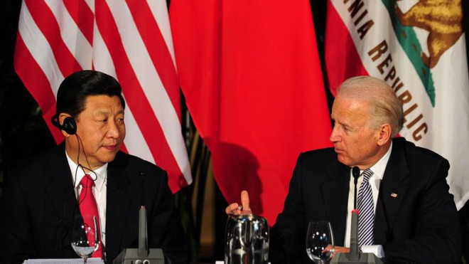 Ông Joe Biden (khi còn là cựu phó tổng thống Mỹ) hội đàm với ông Tập Cận Bình (khi đó còn là phó chủ tịch Trung Quốc) khi ông Tập thăm thủ đô Washington, D.C. hồi tháng 2-2012. Ảnh: REUTERS