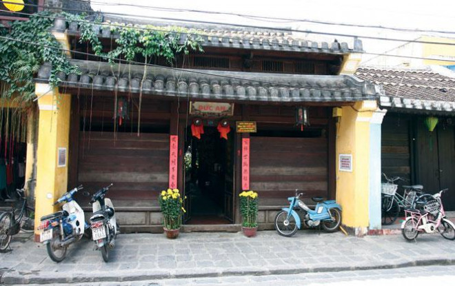Mặt trước nhà cổ Đức An.