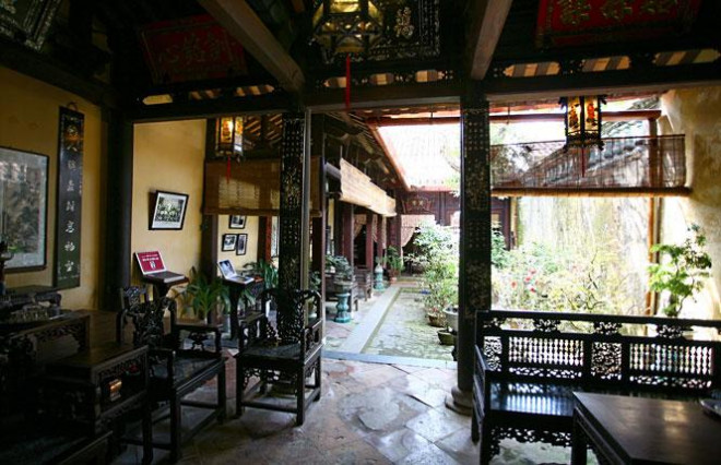 Không gian thoáng đãng bên trong nhà cổ Đức An.