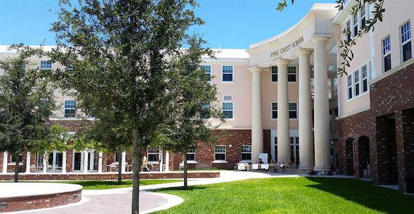 Bên trong ngôi trường mà quý tử Barron Trump dự tính theo học sau khi rời Nhà Trắng - 2