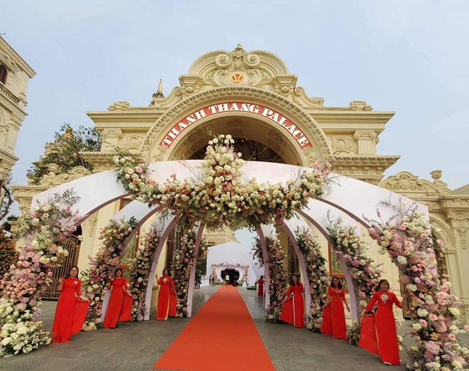 Đám cưới choáng ngợp ở Ninh Bình: Lâu đài nguy nga, danh tính chú rể không phải dạng vừa - 7