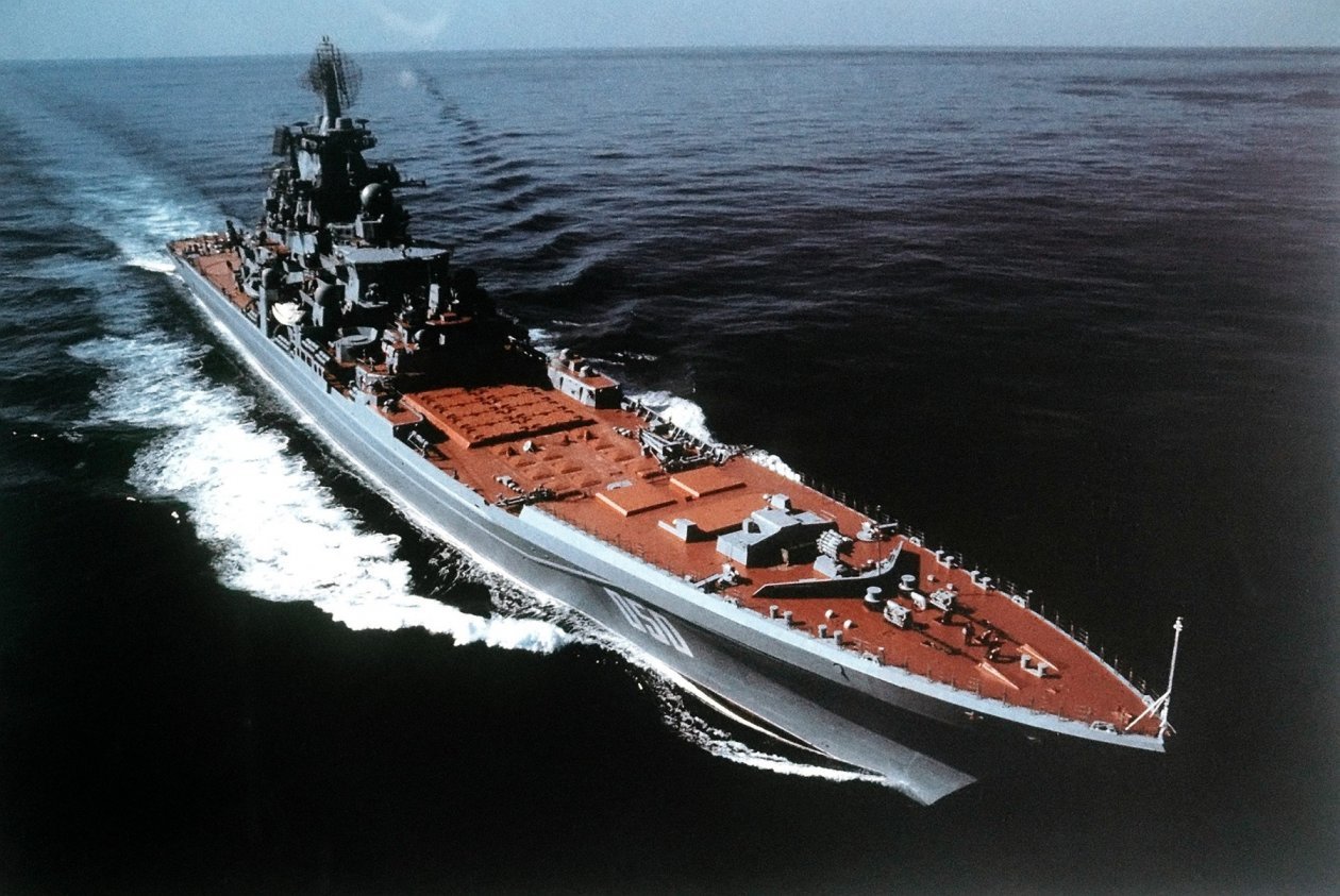 Tuần dương hạm chạy bằng năng lượng hạt nhân lớp Kirov của Nga.