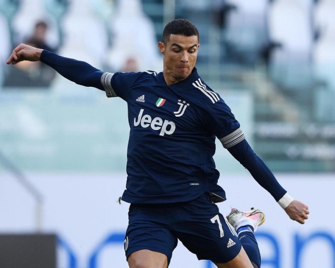 Ronaldo nhắm kỷ lục "dội bom" mới: Ghi 100 bàn cho Juventus cần mấy trận? - 1