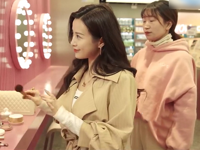 Cười 24H - Bạn bè ngã ngửa với cuộc sống "sang chảnh" mỗi ngày của gái xinh