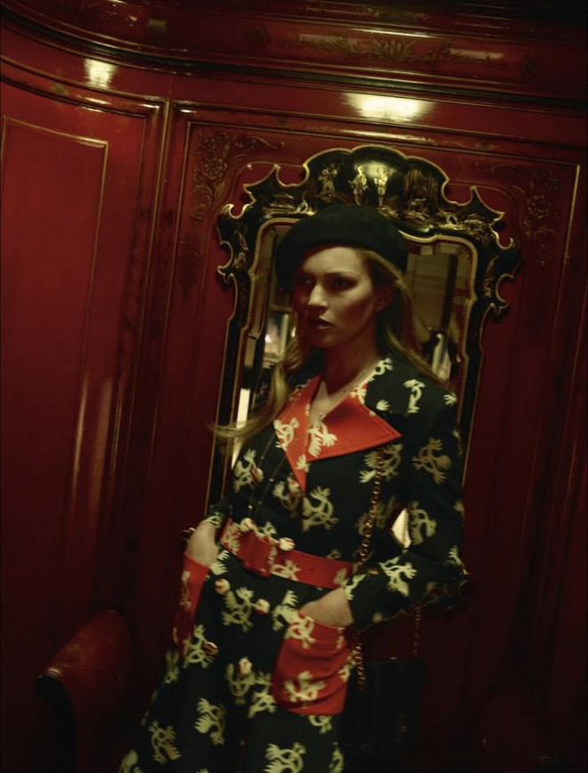 Kate Moss U50 gợi cảm đầy sức sống - 14