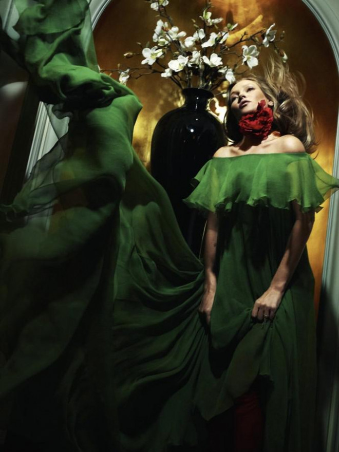 Kate Moss U50 gợi cảm đầy sức sống - 12