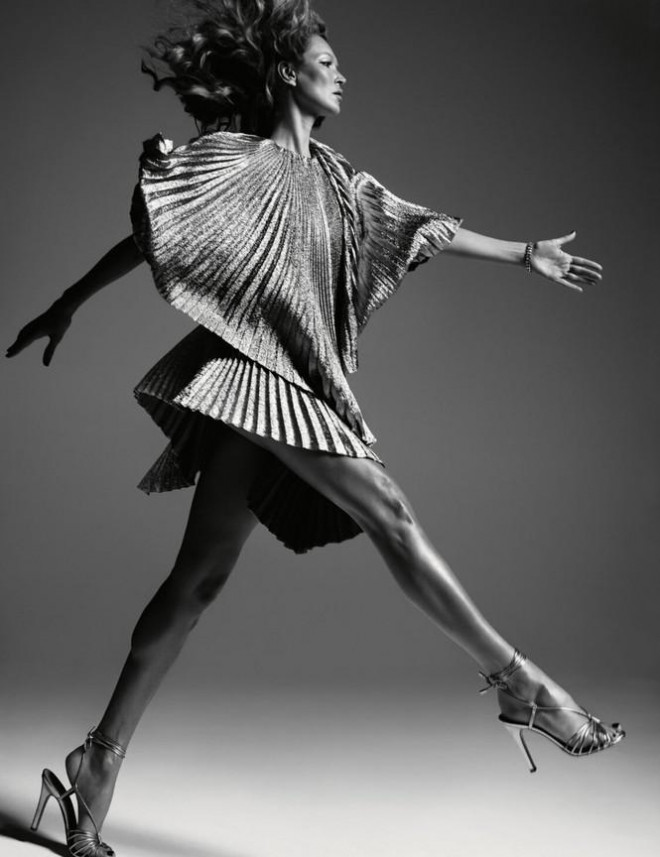 Kate Moss U50 gợi cảm đầy sức sống - 11