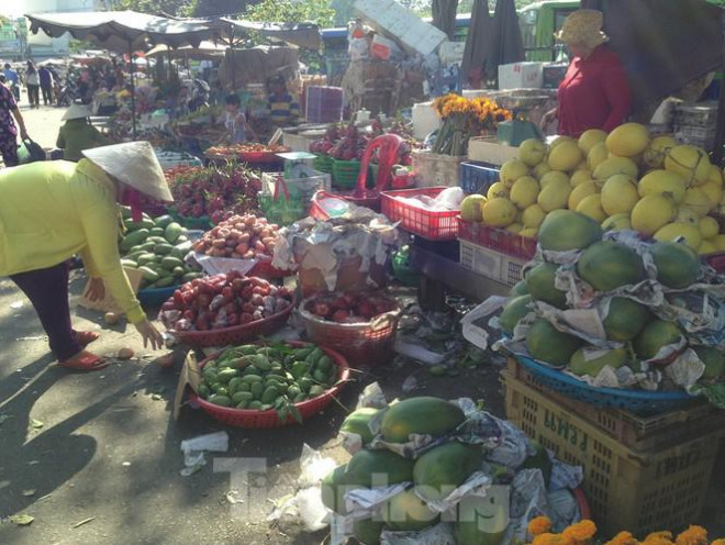 Hàng nông sản phục vụ thị trường cùng rằm rất dồi dào, đa chủng loại...