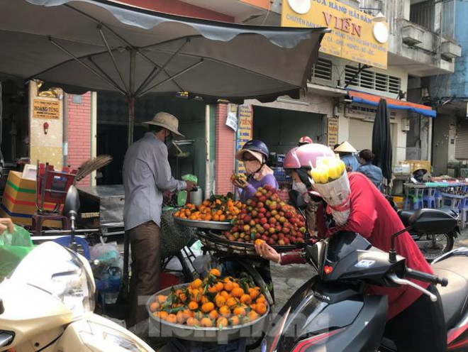 Các loại trái cây đều tăng giá nhẹ nhưng vẫn đắt khách&nbsp;