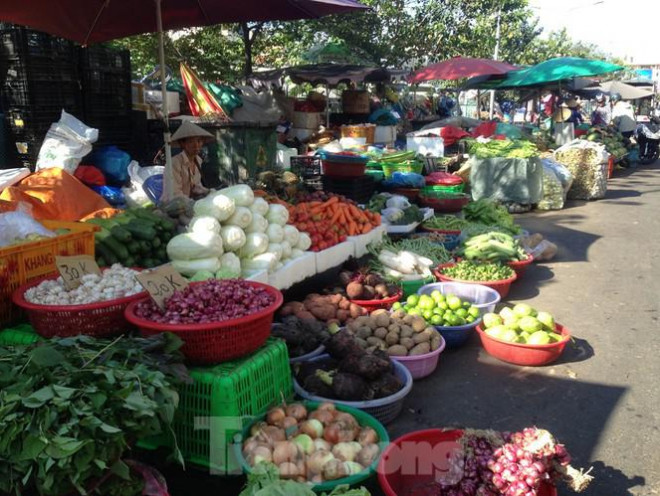Giá nhiều loại thực phẩm tăng mạnh trước rằm tháng Chạp - 11