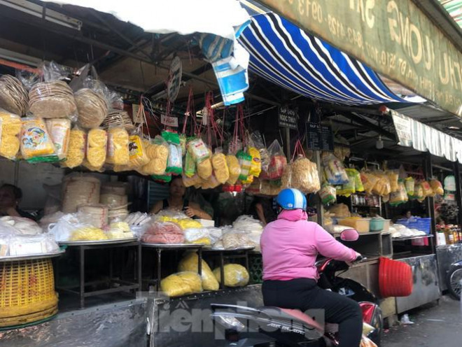 Các mặt hàng đồ chay được bày bán rất nhiều, sẵn sàng phục vụ nhu cầu của người dân thành phố.